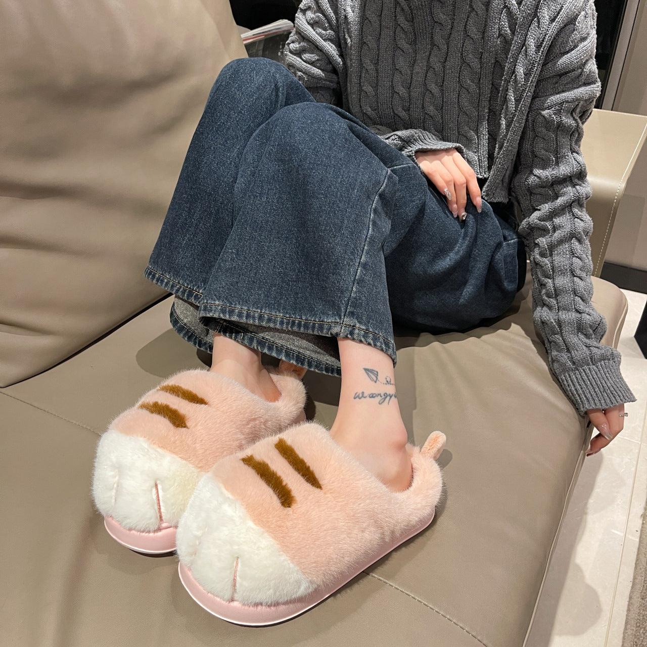 WhiskerWarm™ 3D Cat Paw Plush Slippers 🐾